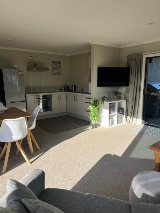 Smiths Place Таупо Экстерьер фото